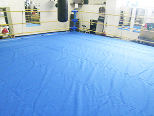 京都外国語大学ボクシング場マット設置工事